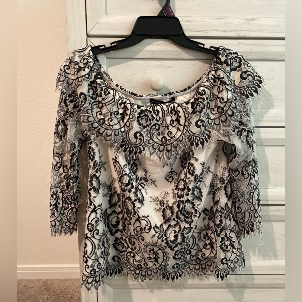 White House Black Market Off-the-Shoulder Lace Blouse Size s